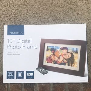 Insignia 10 Inch Digital Photo Frame new in box